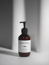 Lade das Bild in den Galerie-Viewer, Silk Hand Cream, Woody Amber &amp; Leather
