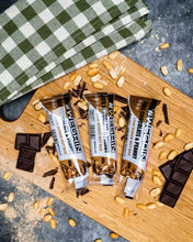 Lade das Bild in den Galerie-Viewer, #WEGAIN Dark Chocolate &amp; Peanut Low Sugar Nut Bar 40g - Tray a 12 Riegel
