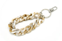 Lade das Bild in den Galerie-Viewer, Schlüsselanhänger mit Karabiner Beige
