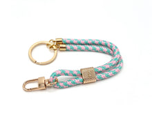 Lade das Bild in den Galerie-Viewer, Schlüsselanhänger aus Seil mit Karabiner Rosa/Mint
