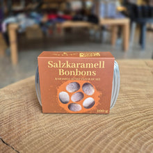 Lade das Bild in den Galerie-Viewer, Salz Karamell Bonbons 100g in Sonderdose
