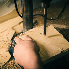 Lade das Bild in den Galerie-Viewer, Kopfhörerhalter „Kopp“ handgefertigt
