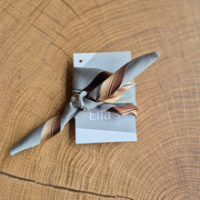 Lade das Bild in den Galerie-Viewer, Armband Seide handgenäht
