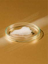 Lade das Bild in den Galerie-Viewer, Brightening Eye Cream
