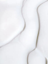 Lade das Bild in den Galerie-Viewer, Silk Skin Body Serum, Woody Amber &amp; Leather
