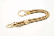 Lade das Bild in den Galerie-Viewer, Schlüsselanhänger aus Seil mit Karabiner Beige
